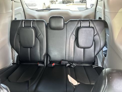 Used 2023 Chrysler Pacifica Touring-L FWD image 28