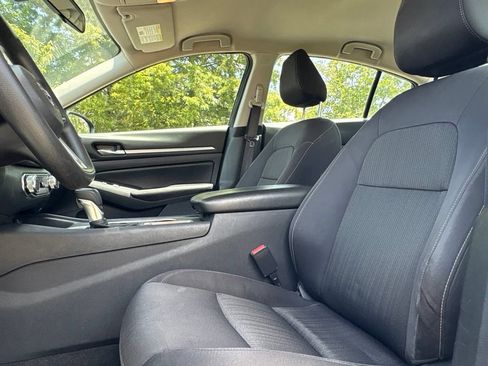Used 2022 Nissan Altima 2.5 SV FWD image 12
