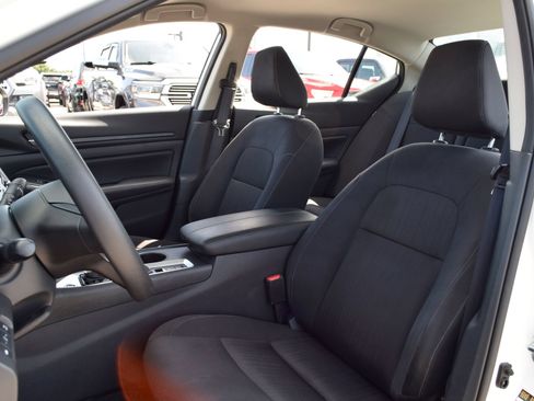 Used 2025 Nissan Altima 2.5 SV AWD/4WD image 15