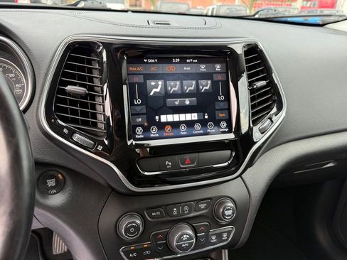 Used 2020 Jeep Cherokee Limited image 19