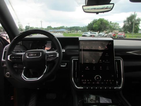 New 2026 GMC Yukon Elevation w/ Elevation Premium Package AWD/4WD image 16