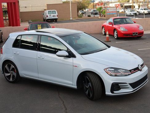 Used 2020 Volkswagen GTI SE FWD image 11