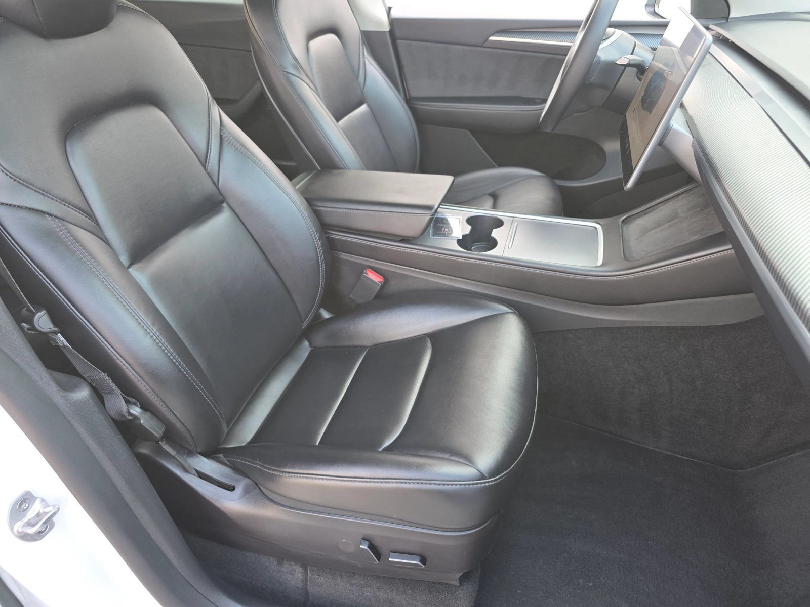 Used 2022 Tesla Model Y Long Range AWD/4WD image 29