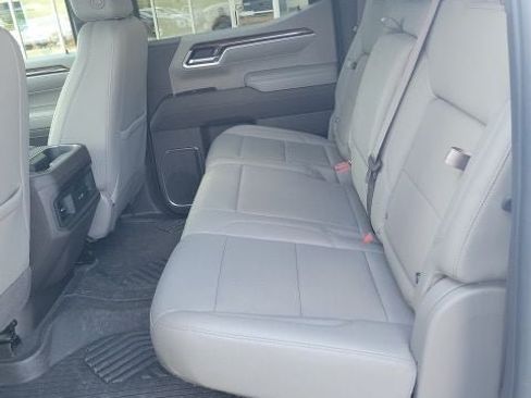 Used 2022 Chevrolet Silverado 1500 LT Trail Boss w/ Convenience Package II AWD/4WD image 9