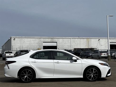 Used 2021 Toyota Camry SE w/ Cold Weather Package image 3