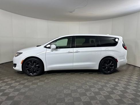 Used 2020 Chrysler Pacifica Touring w/ S Appearance Package image 6