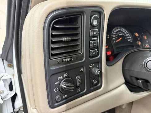 Used 2005 GMC Yukon XL SLT w/ SLT Preferred Equipment Group AWD/4WD image 26