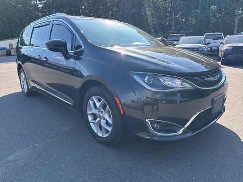 Used 2017 Chrysler Pacifica Touring-L Plus w/ Tire & Wheel Group FWD image 7