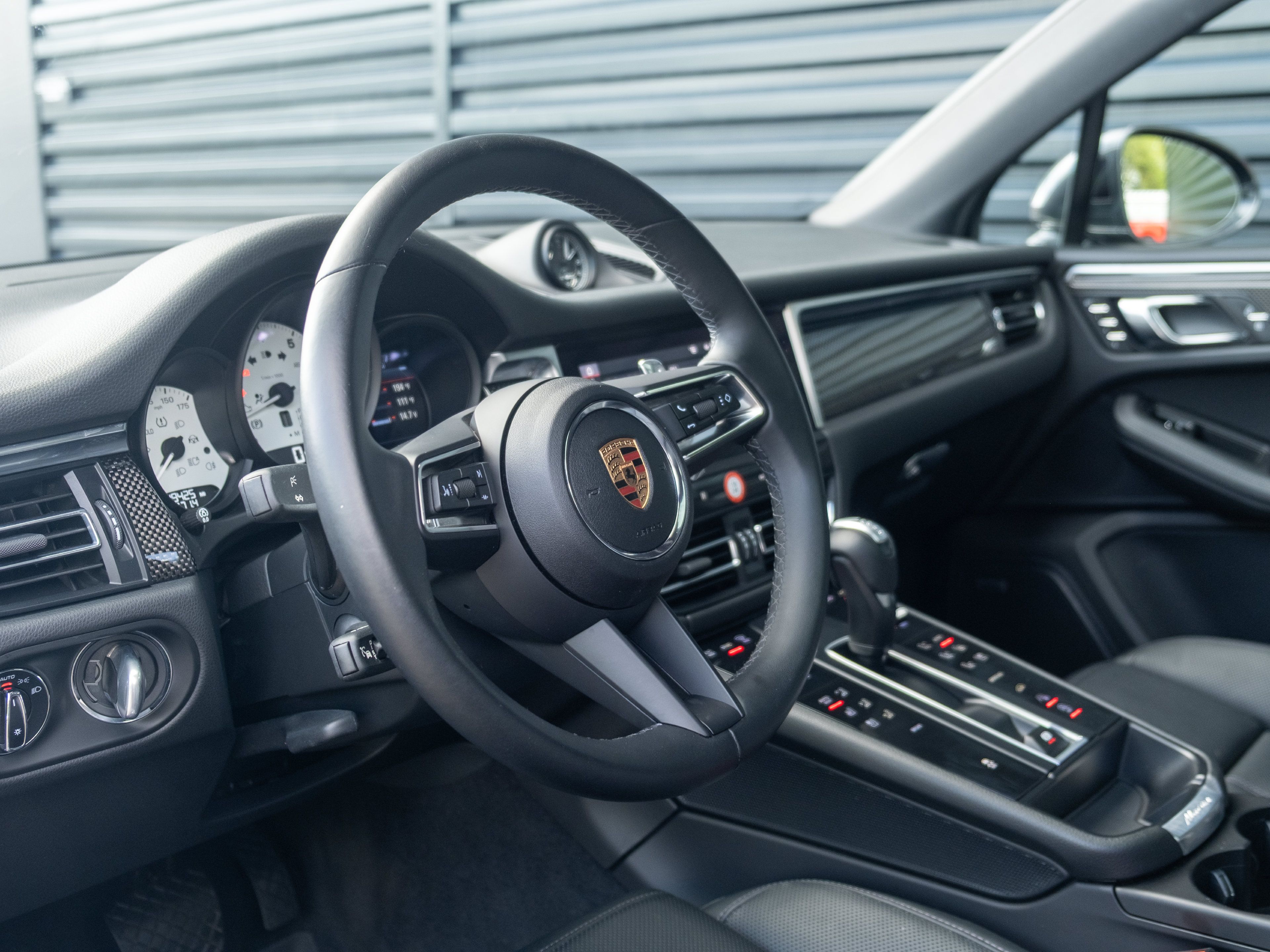 Used 2023 Porsche Macan AWD/4WD image 4