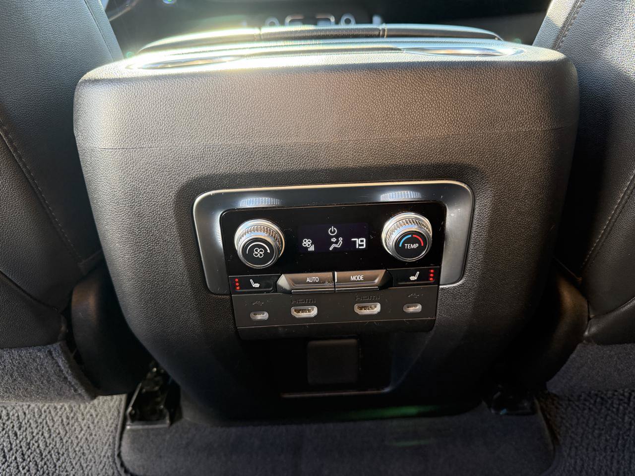 Used 2021 GMC Yukon SLT w/ SLT Luxury Plus Package AWD/4WD image 23