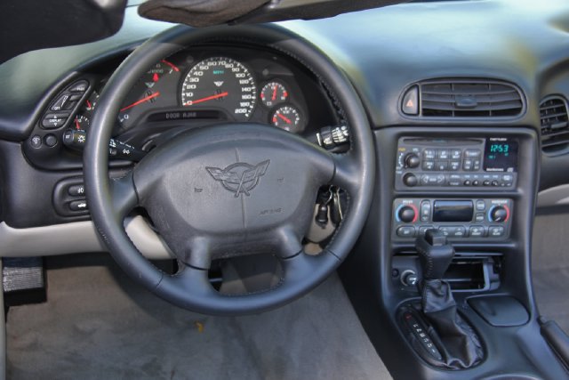 Used 2004 Chevrolet Corvette Convertible w/ Preferred Equipment Group RWD image 22