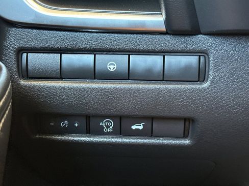 Used 2024 Nissan Rogue SV FWD image 31