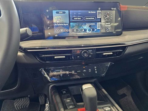 Used 2025 Nissan Kicks SR image 21