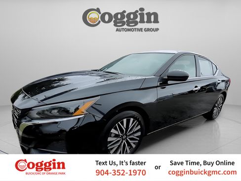 Used 2024 Nissan Altima 2.5 SV image 1