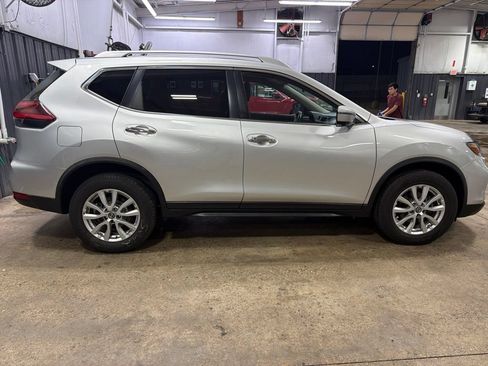 Used 2018 Nissan Rogue SV w/ Premium Package AWD/4WD image 4