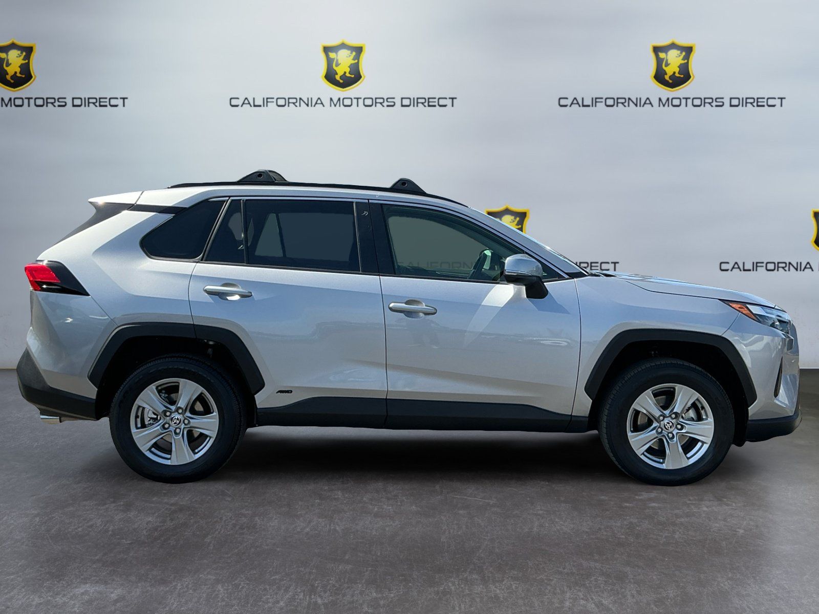 Used 2025 Toyota RAV4 LE AWD/4WD image 4