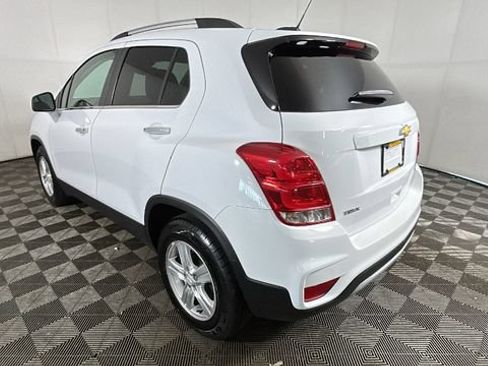Used 2020 Chevrolet Trax LT w/ LT Convenience Package FWD image 4