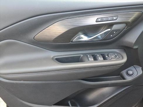 Used 2023 GMC Terrain SLT image 17