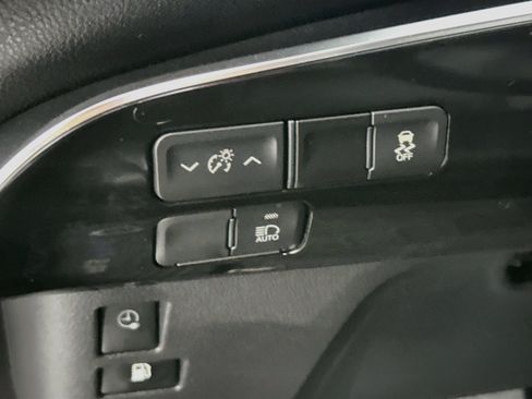 Used 2020 Toyota Prius Prime XLE FWD image 16