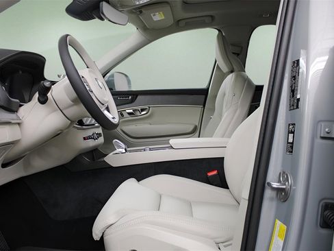 New 2026 Volvo XC90 B6 Ultra image 26