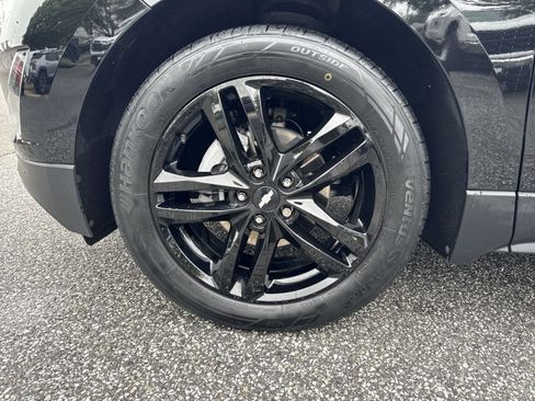 Used 2020 Chevrolet Equinox LT w/ Midnight Edition FWD image 12