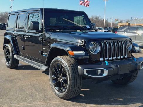 Used 2023 Jeep Wrangler Sahara w/ Cold Weather Group image 8