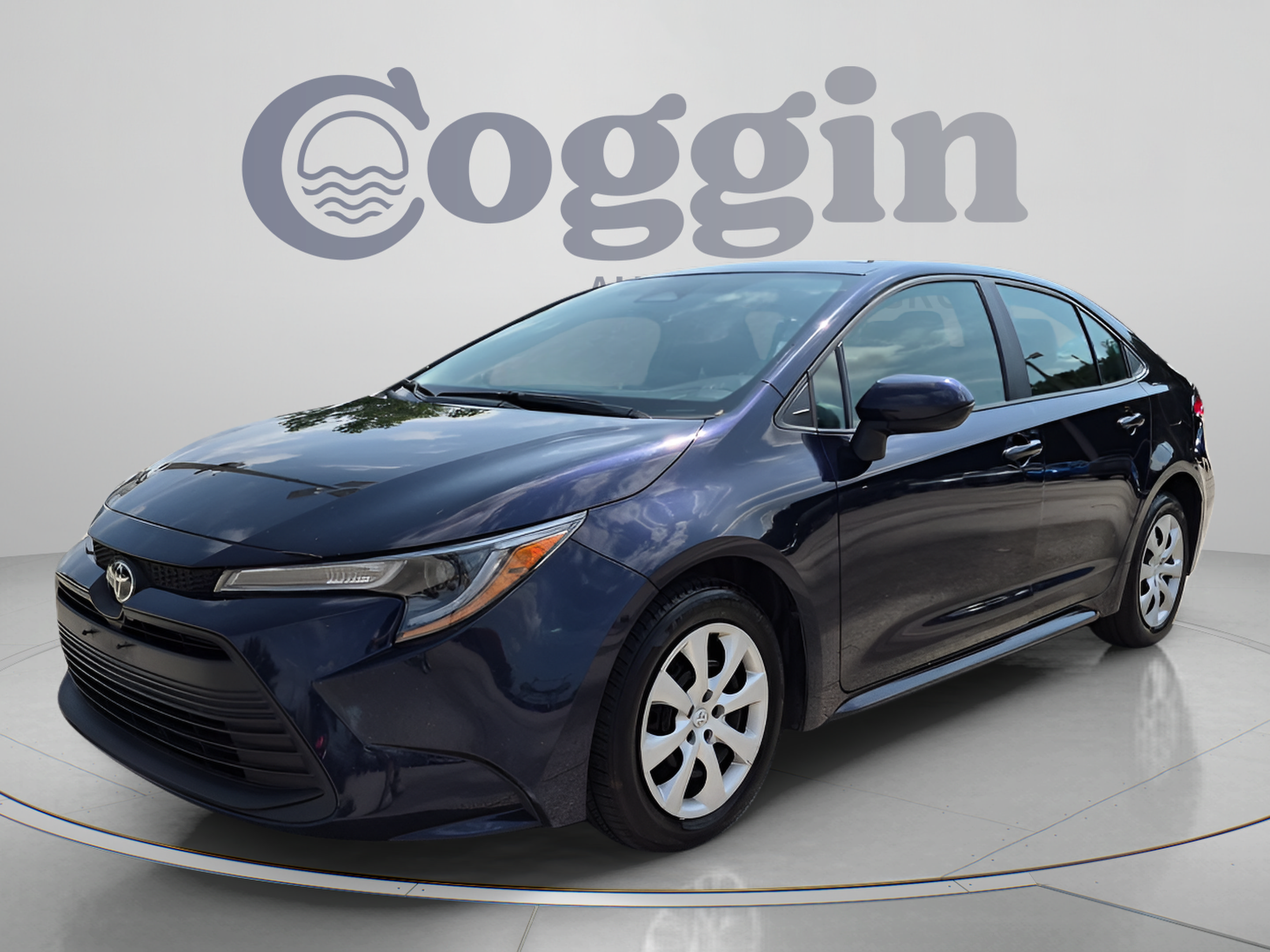 Used 2025 Toyota Corolla LE FWD image 2