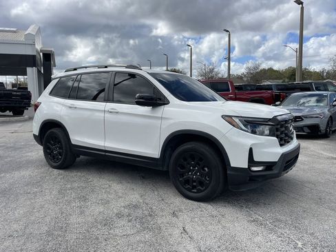 Used 2023 Honda Passport TrailSport image 2