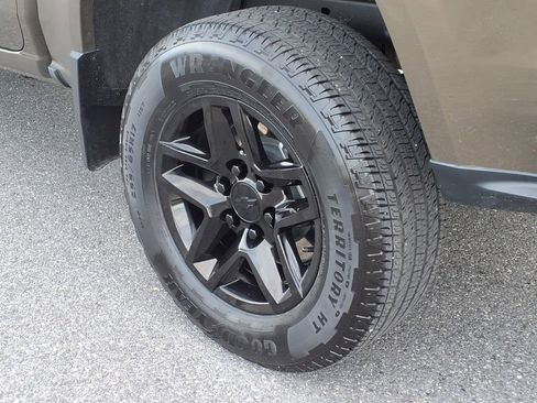 Used 2023 Chevrolet Colorado W/T RWD image 9