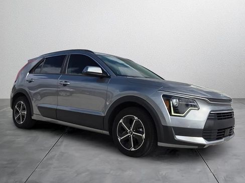 Used 2023 Kia Niro EX FWD image 6