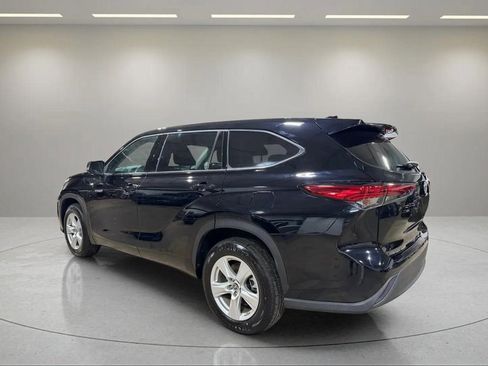 Used 2021 Toyota Highlander LE image 14