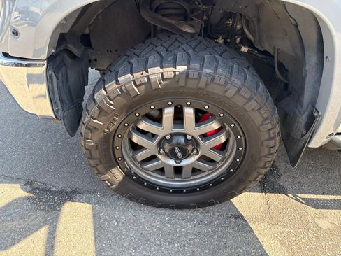 Used 2019 Toyota Tundra SR5 w/ SR5 Upgrade Package AWD/4WD image 18