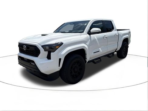 Used 2024 Toyota Tacoma TRD Sport w/ TRD Sport Premium Package AWD/4WD image 7