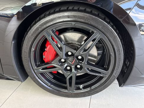 Used 2021 Chevrolet Corvette Stingray Coupe w/ Z51 Performance Package RWD image 13