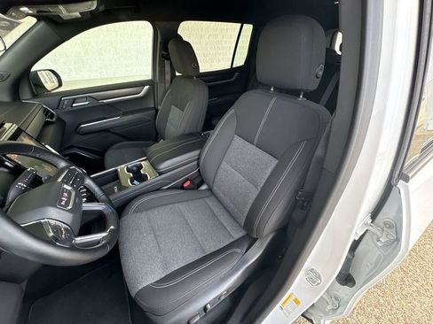 Certified 2025 GMC Acadia Elevation FWD image 19