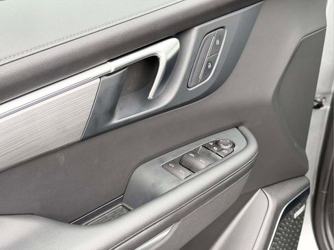 Used 2025 Buick Enclave Preferred FWD image 17