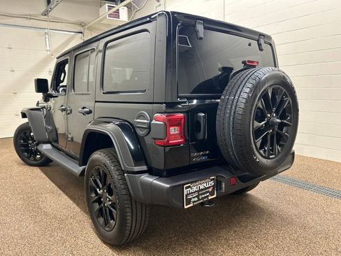 Used 2025 Jeep Wrangler Unlimited Sahara AWD/4WD image 9
