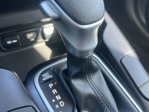 Used 2025 Kia Soul LX w/ LX Technology Package FWD image 17