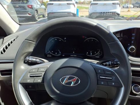 Used 2023 Hyundai Sonata SEL w/ Convenience Package FWD image 10