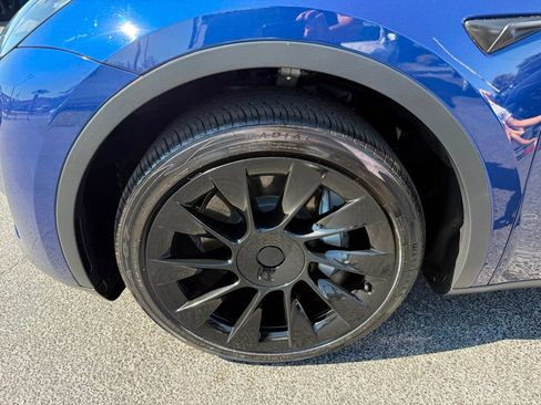 Used 2023 Tesla Model Y Long Range image 38