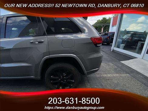 Used 2019 Jeep Grand Cherokee Altitude AWD/4WD image 5