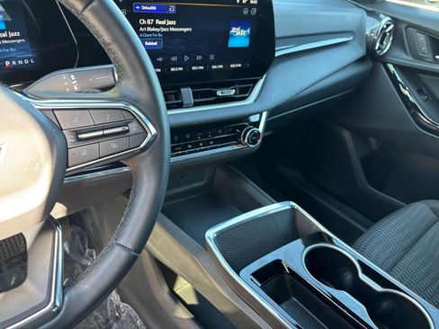 Used 2025 Chevrolet Equinox LT image 43