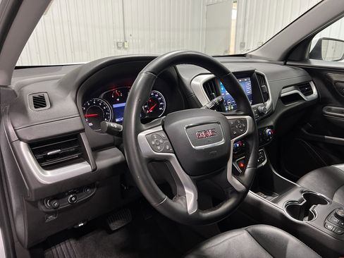 Used 2024 GMC Terrain SLT image 8