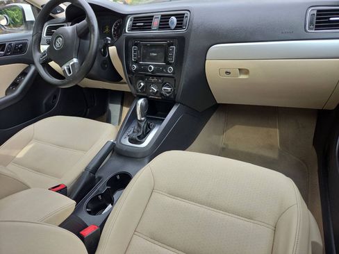 Used 2012 Volkswagen Jetta SEL FWD image 24
