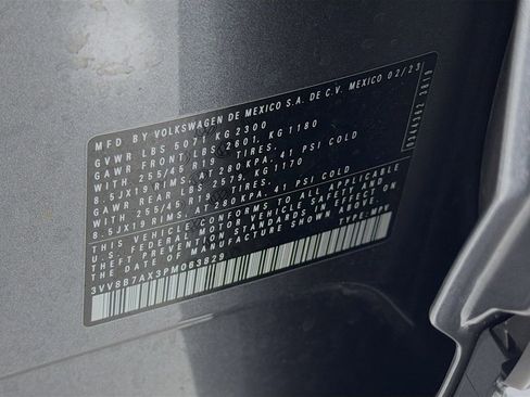 Used 2023 Volkswagen Tiguan SE R-Line image 32