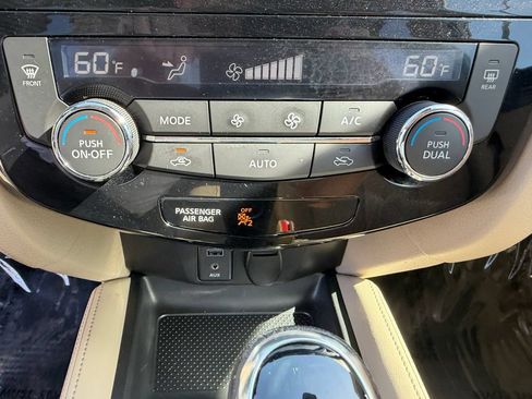 Used 2017 Nissan Rogue SL w/ SL Premium Package FWD image 25