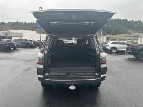 Used 2019 Toyota 4Runner SR5 Premium image 11