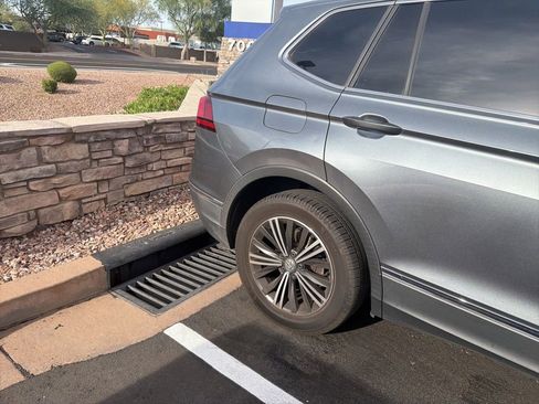 Used 2019 Volkswagen Tiguan SEL FWD image 10