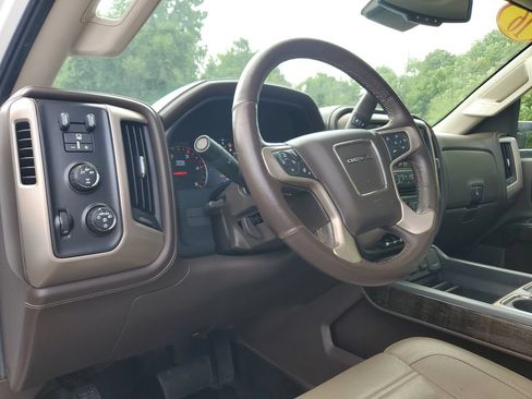 Used 2016 GMC Sierra 2500 Denali w/ Duramax Plus Package AWD/4WD image 18