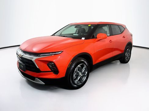 Used 2026 Chevrolet Blazer LT FWD image 3